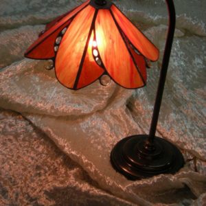 lampada rilegata con tecnica Tiffany