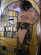 particolare vetrata -Il Bacio-G. Klimt