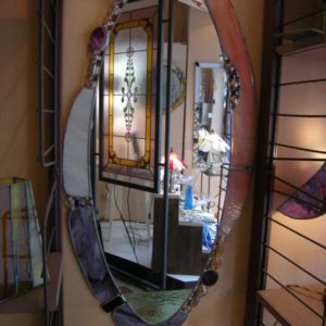 specchiera ovale rilegata con tecnica Tiffany